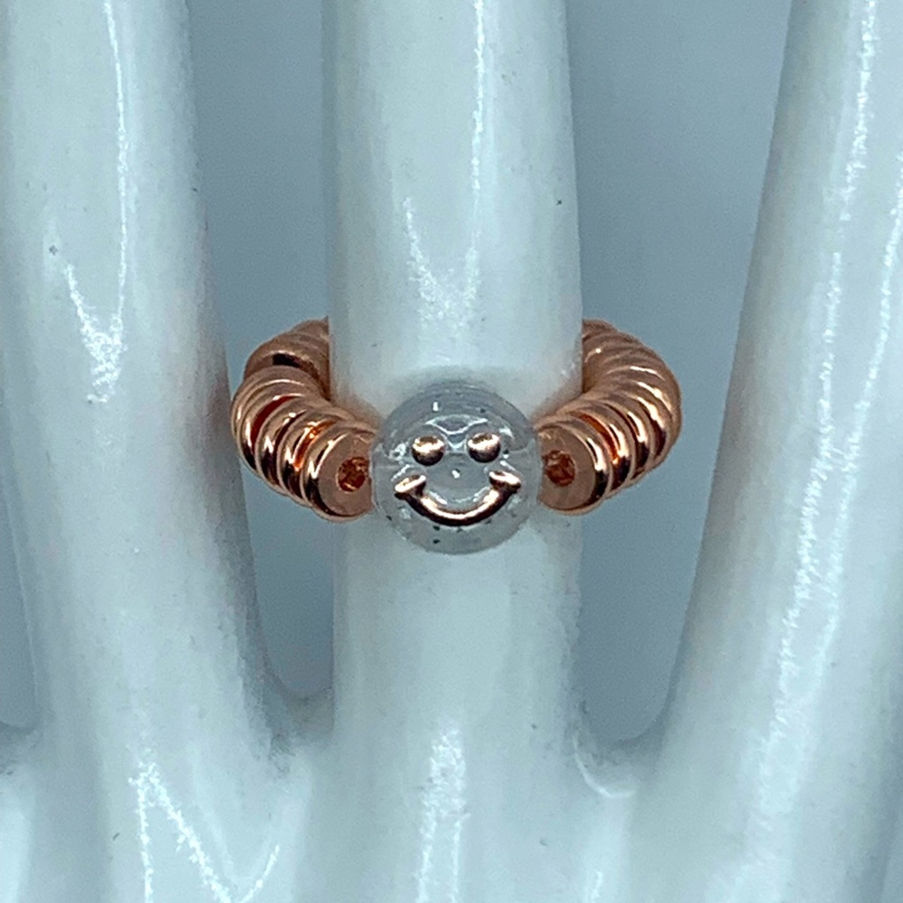Smiley stretch ring rose gold